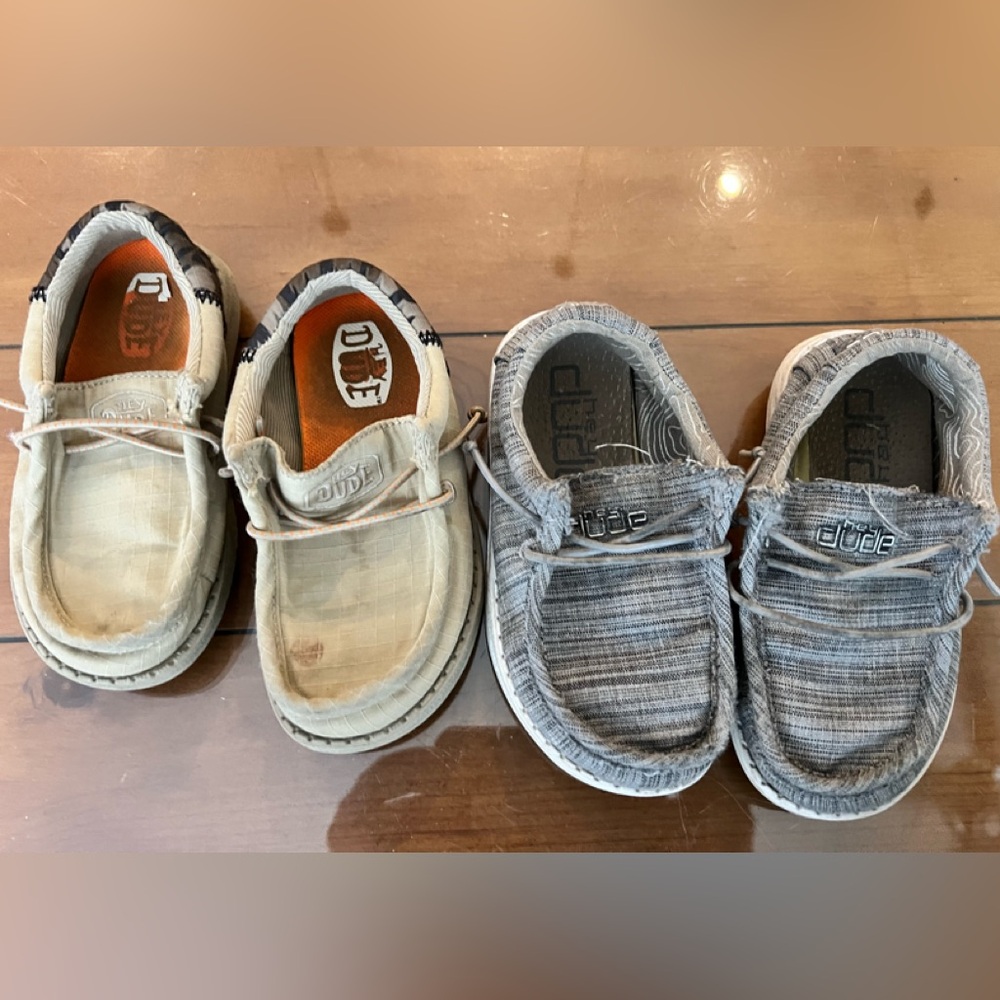 Hey dude kids size 8 lot sneakers